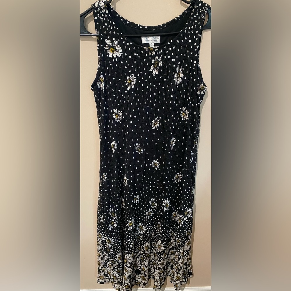 Signature by Robbie Bee Black Floral Midi Dress